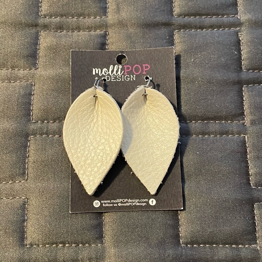 MolliPop design earrings